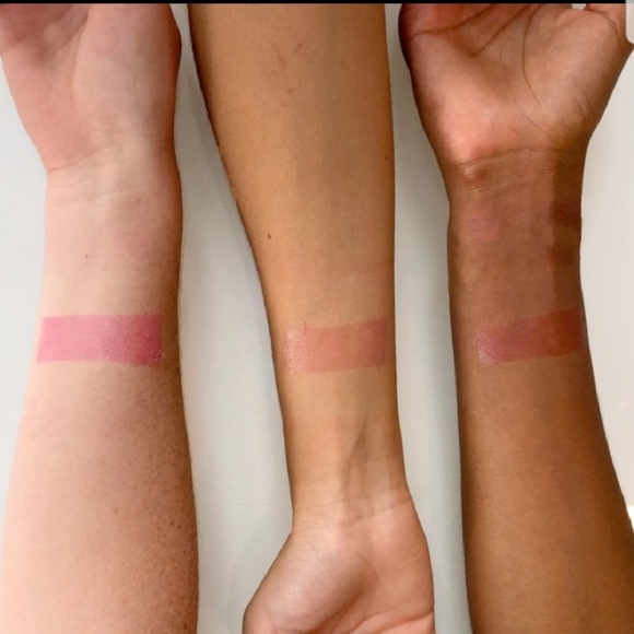 ✨BLUE Winky Lux Flower Lip Balm NWT - Picture 6 of 8